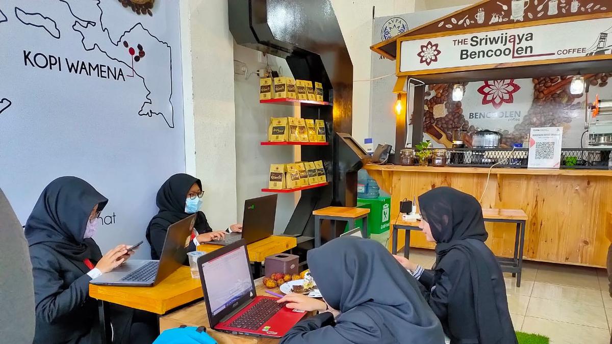 Bencoolen Coffee Rayakan Hari Pendidikan Nasional dengan Berbagi Ilmu dan Kopi